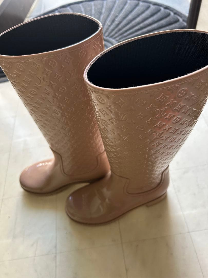 ベージュ　ヴィトン　レインブーツ