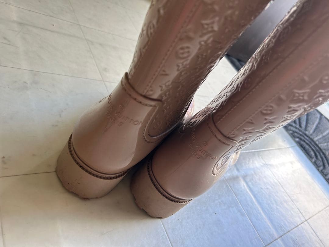ベージュ　ヴィトン　レインブーツ