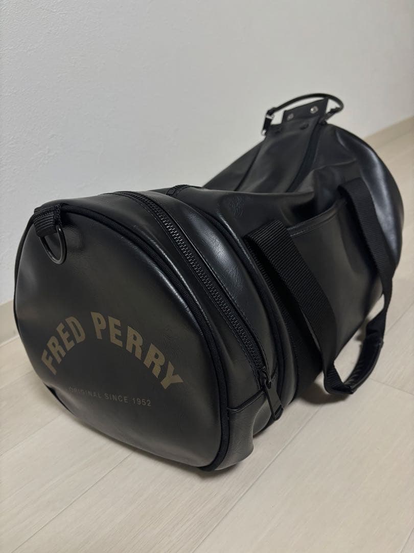 バッグ FRED PERRY Tonal Classic Barrel Bag