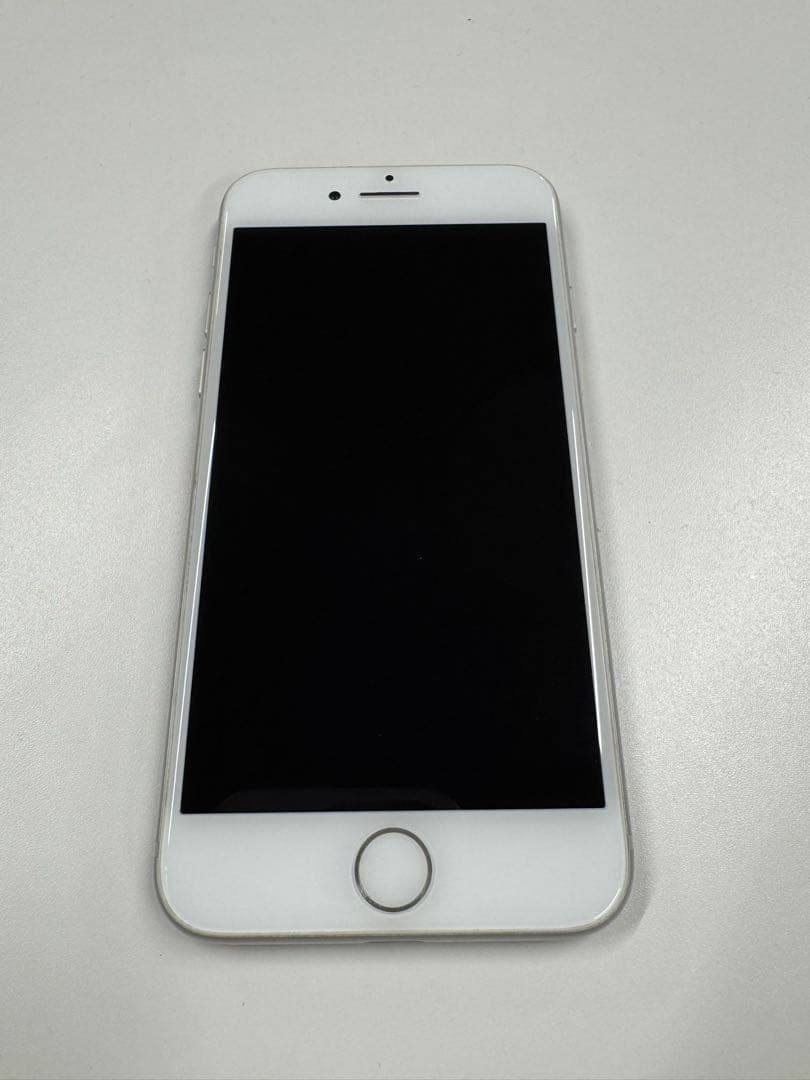 Apple iPhone 8 シルバー 本体　64GB