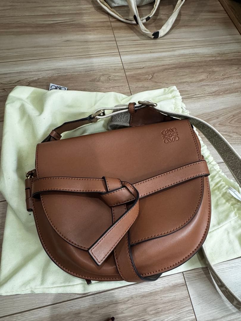 LOEWE ブラウン ショルダーバッグ