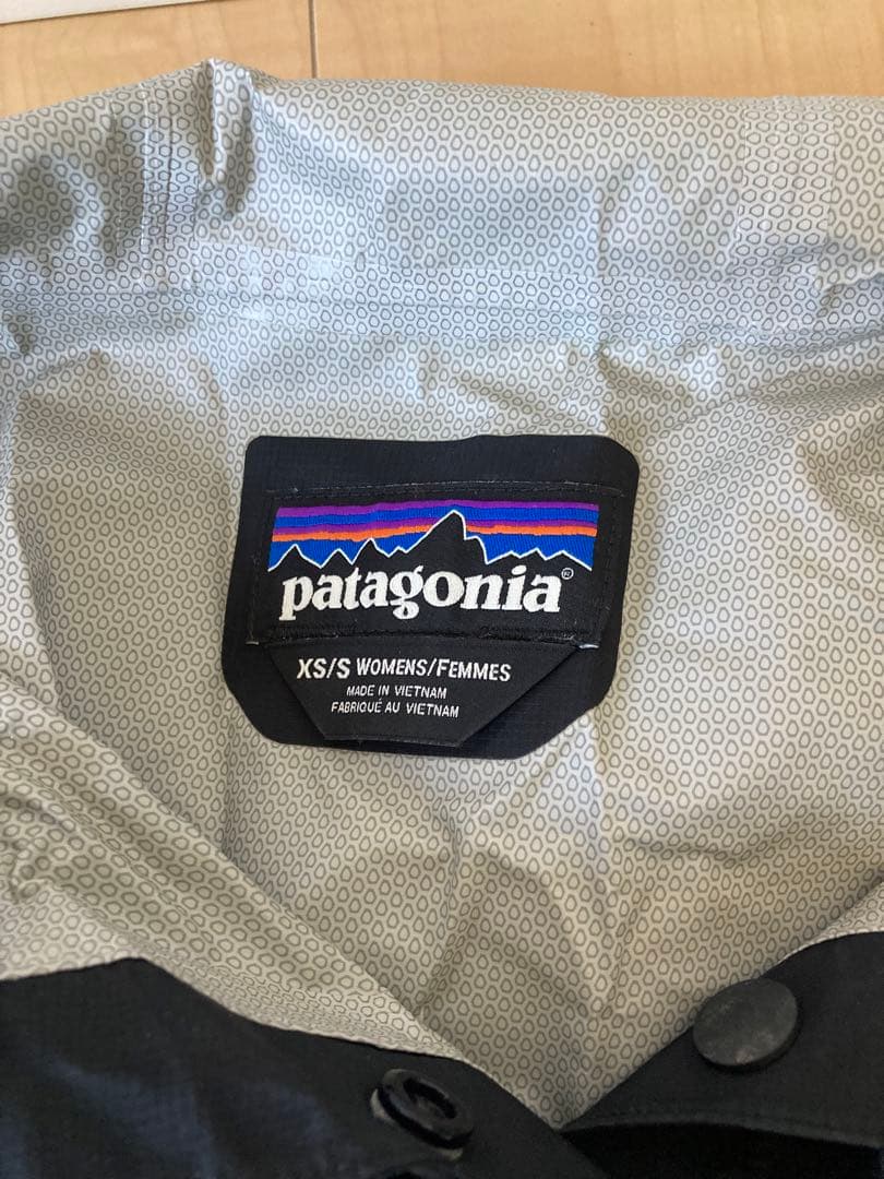 Patagonia レインポンチョ　ブラック
