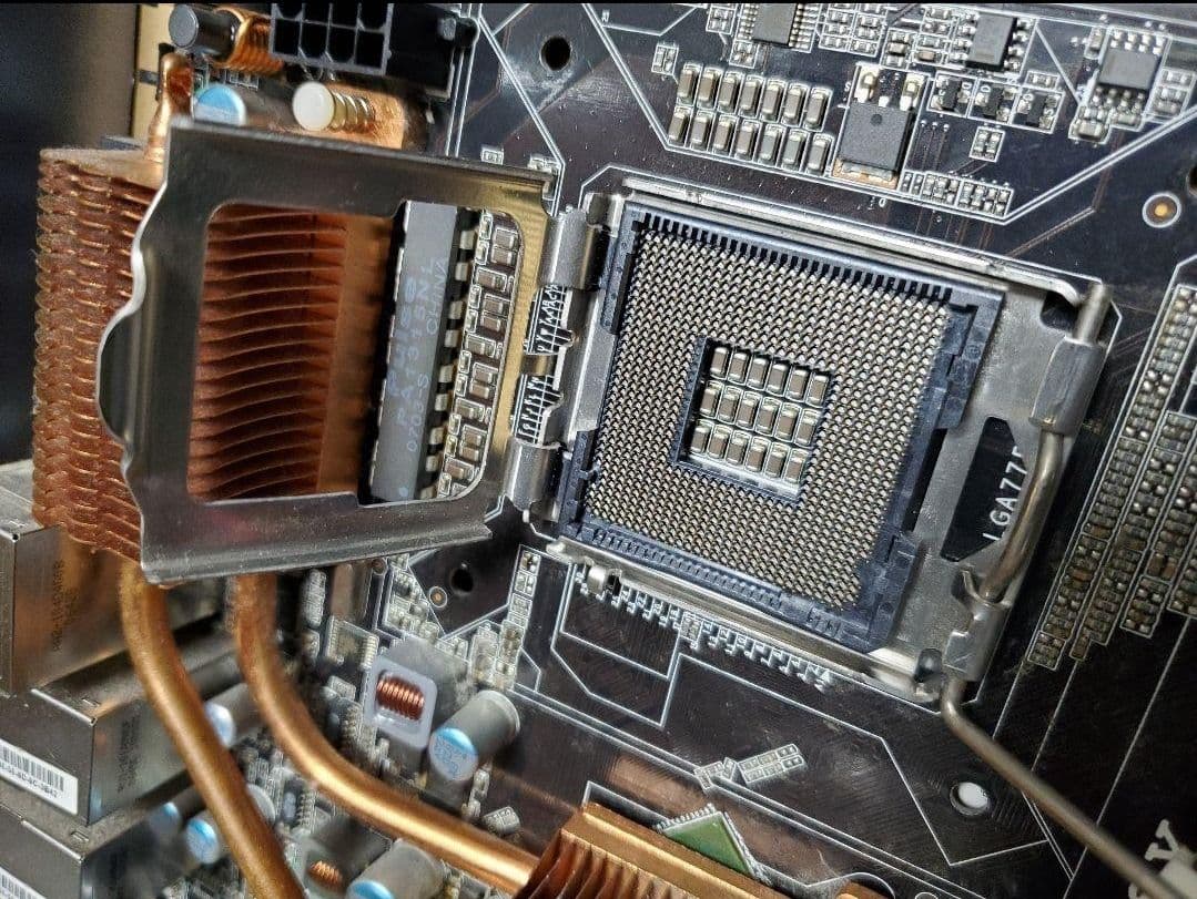 IN9 32X-MAX abit製 背面が青く光る　LGA775 ※ジャンク品