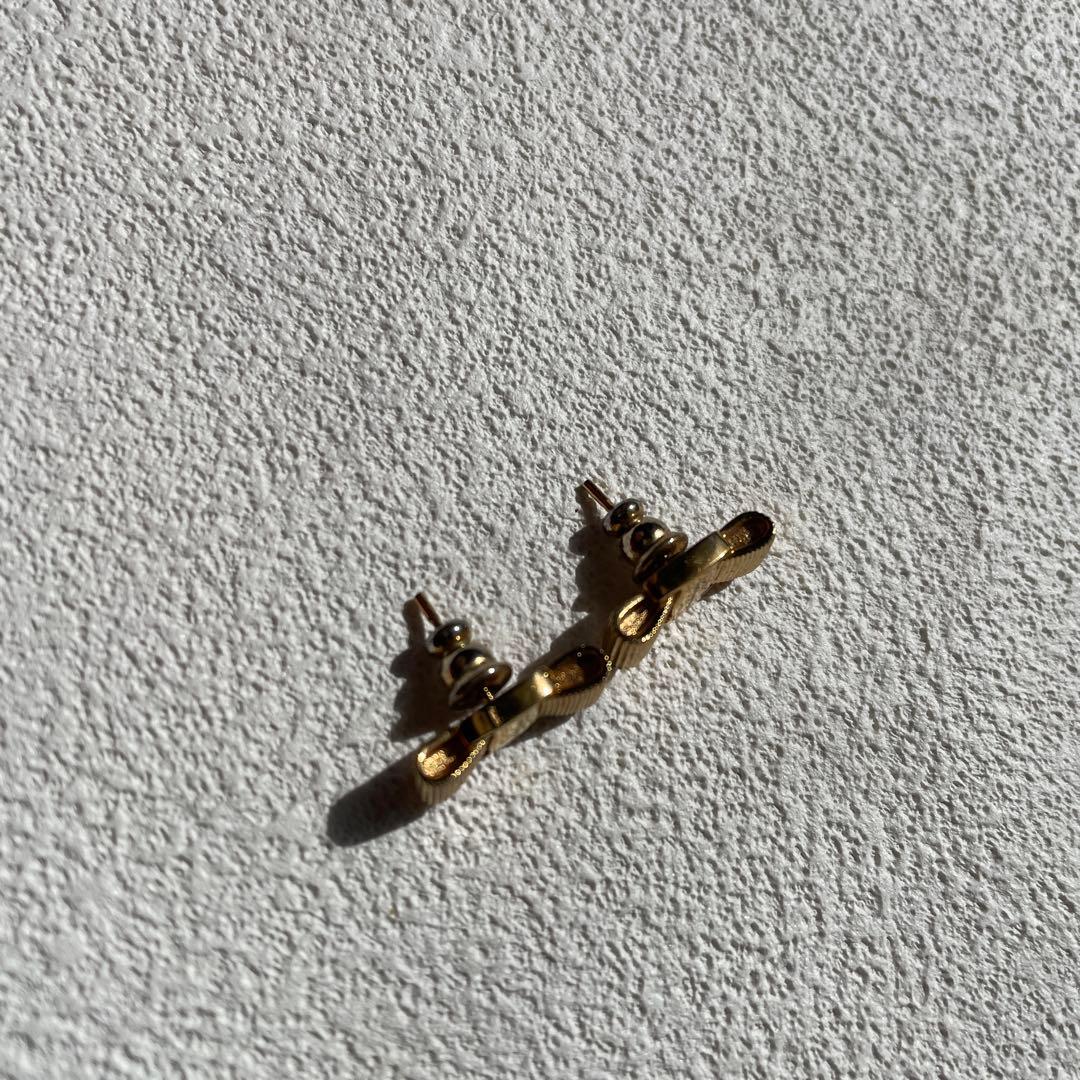 Ferragamo earring フェラガモピアス ヴァラリボン 　ゴールド