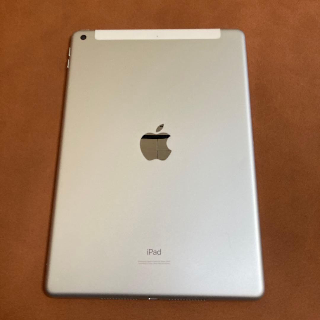 556 外観美品☆電池最良好☆iPad8 第8世代 32GB SIMフリー☆