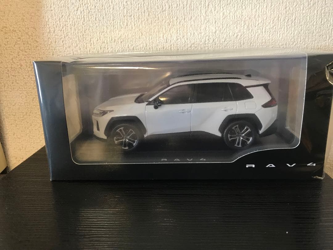 新型RAV4ミニカー　未開封品