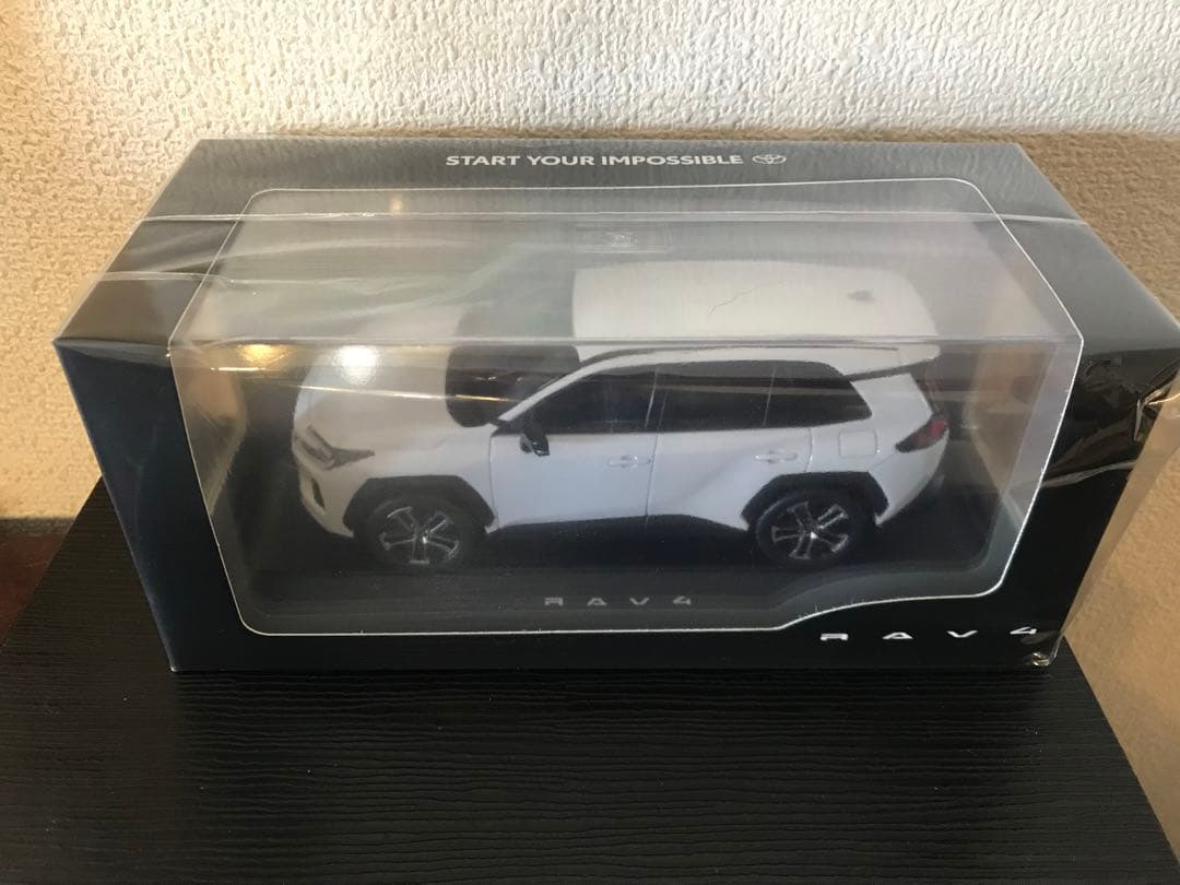 新型RAV4ミニカー　未開封品