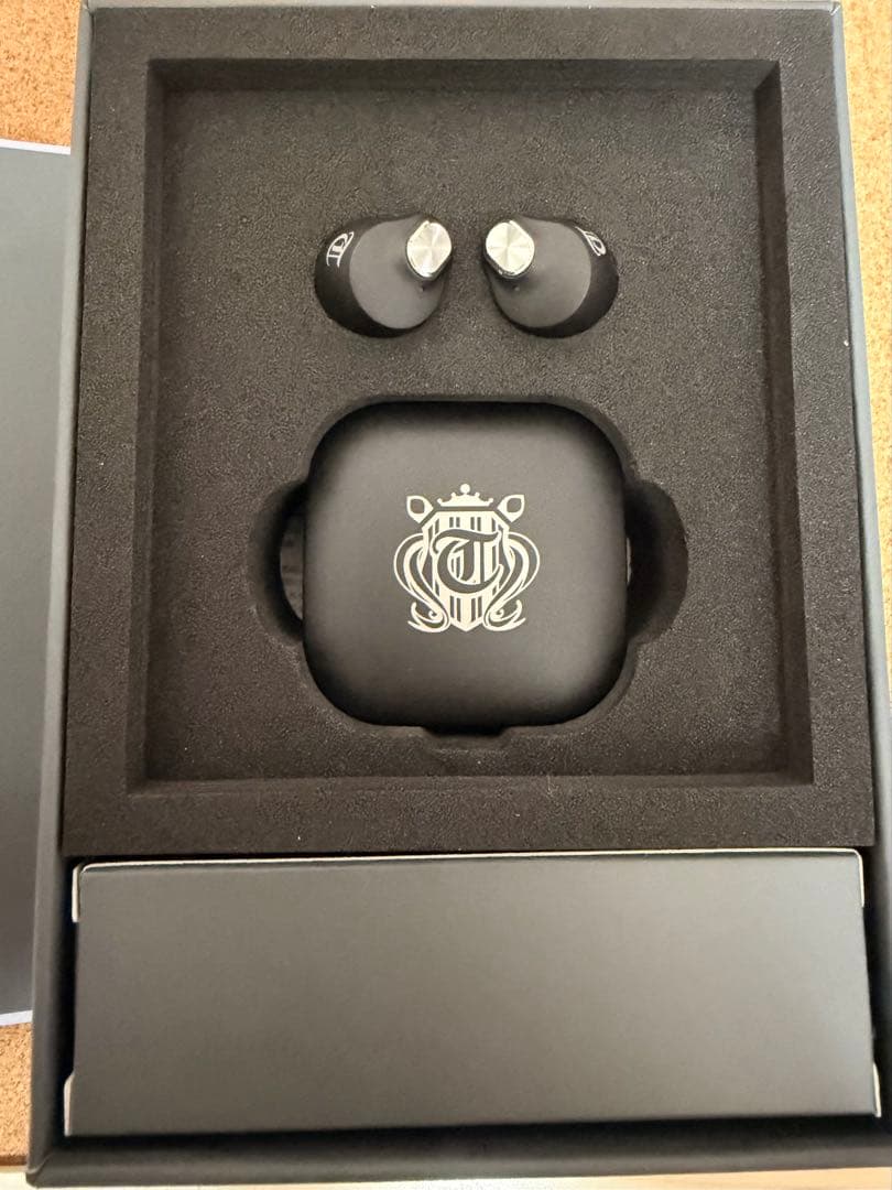 ウマ娘　ワイヤレスイヤホン　AVIOTコラボ　ジェンティルドンナケースセット