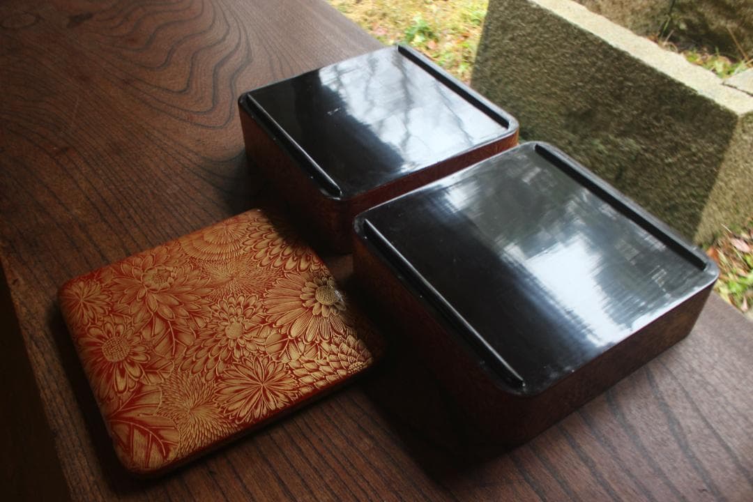 小傷あり！上質朱漆に極上菊詰沈金の映える輪島塗二段重（検重箱お重