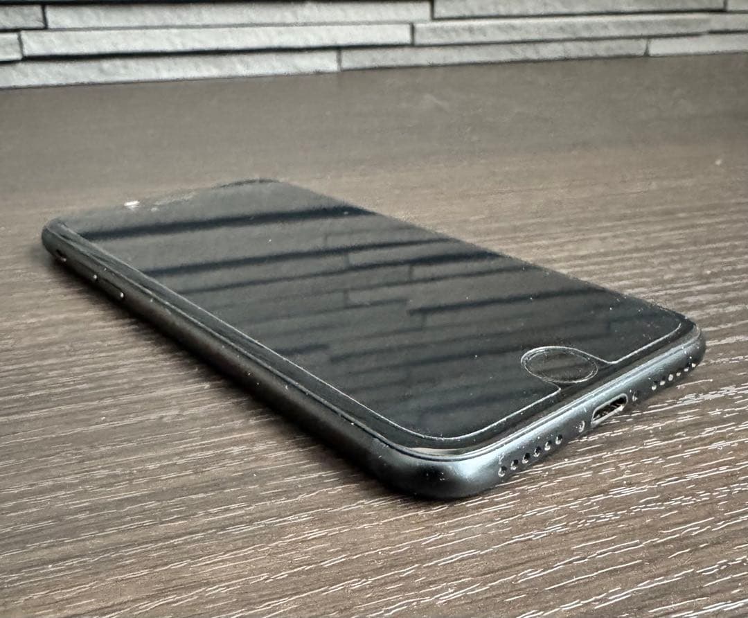 Apple iPhone se第3世代64GB ブラック 本体　SIMフリー