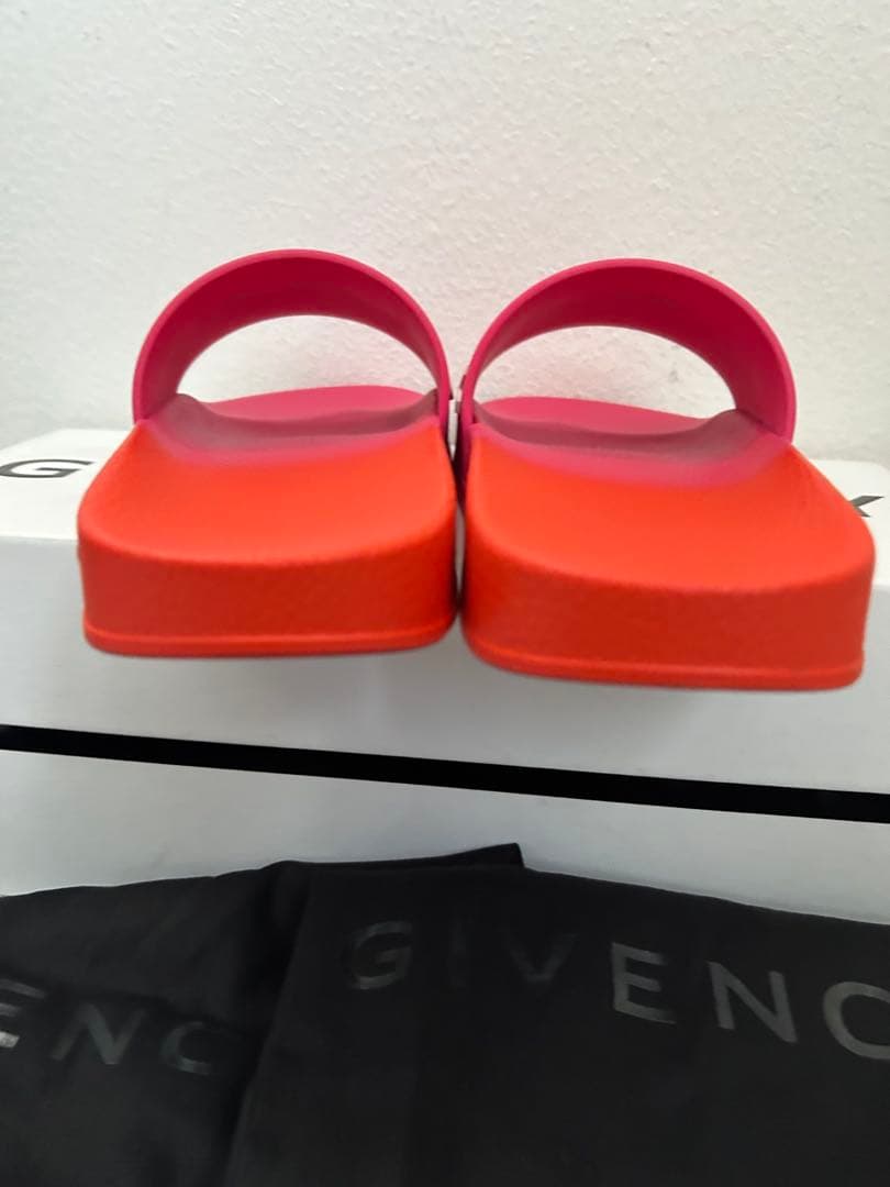 GIVENCHY ラバースライドサンダル　シャワーサンダル