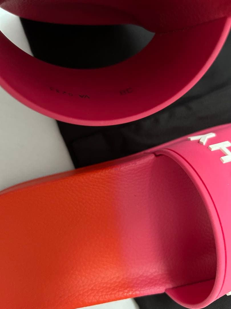 GIVENCHY ラバースライドサンダル　シャワーサンダル