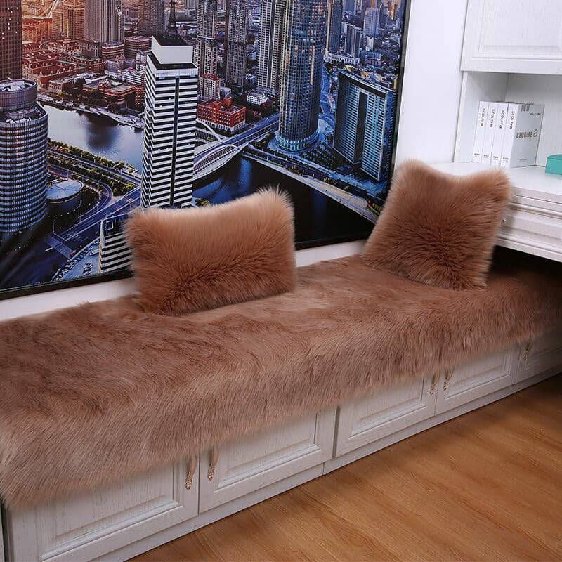 モダンなミニマリストの豪華なカーペットの寝室