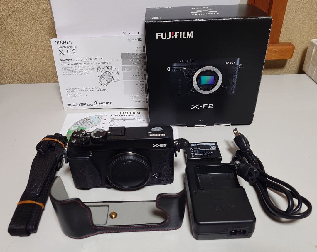 【美品】FUJIFILM X-E2 ボディ 撮影枚数1,000未満 おまけ付き