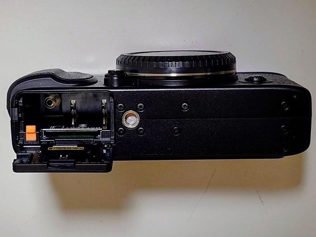 【美品】FUJIFILM X-E2 ボディ 撮影枚数1,000未満 おまけ付き