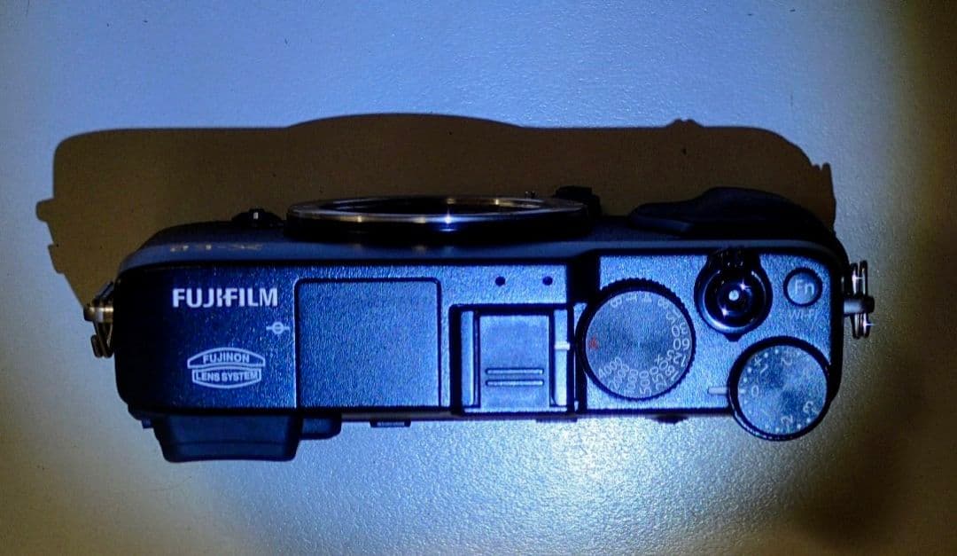 【美品】FUJIFILM X-E2 ボディ 撮影枚数1,000未満 おまけ付き