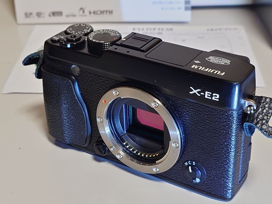 【美品】FUJIFILM X-E2 ボディ 撮影枚数1,000未満 おまけ付き