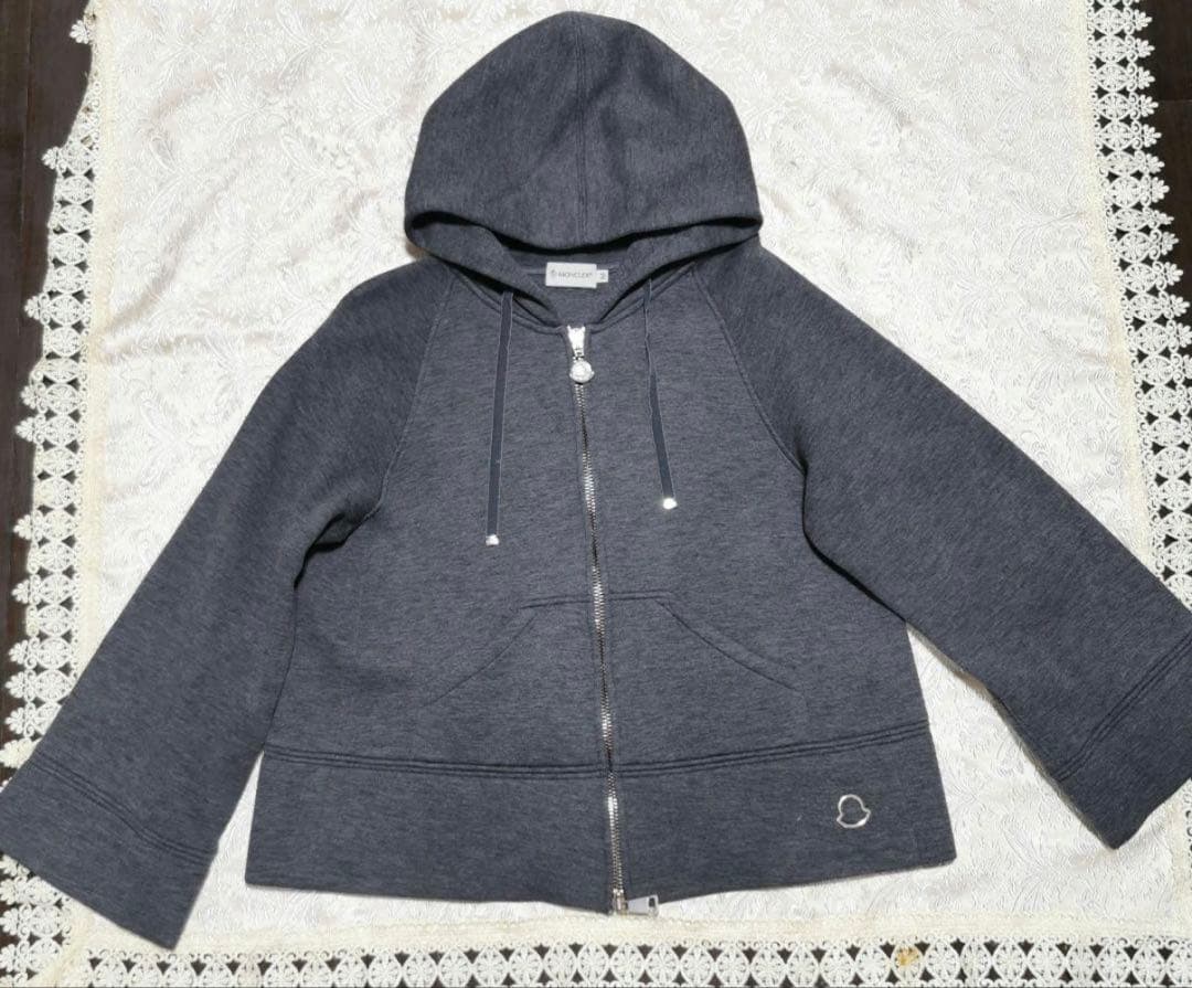 ダークグレー パーカー