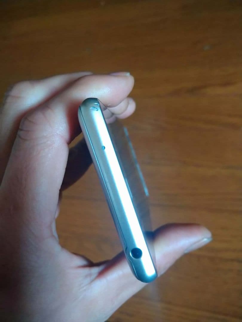 SHARP A001SH 本体のみの出品です。 SIMフリー美品。