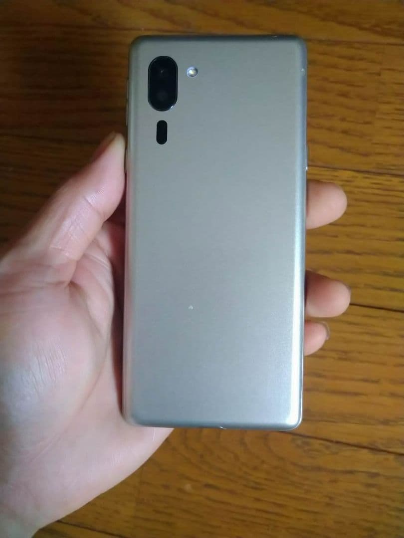 SHARP A001SH 本体のみの出品です。 SIMフリー美品。