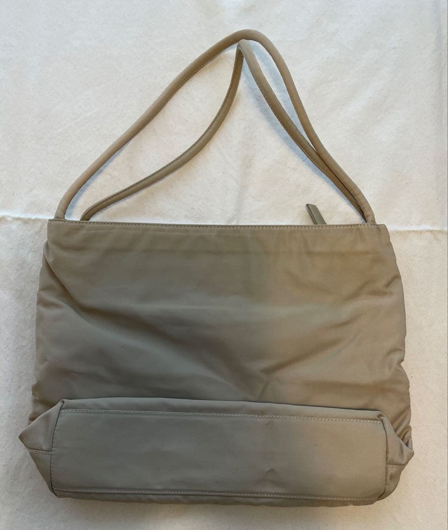 【歳末セール中‼︎】PRADA ベージュ トートバッグ