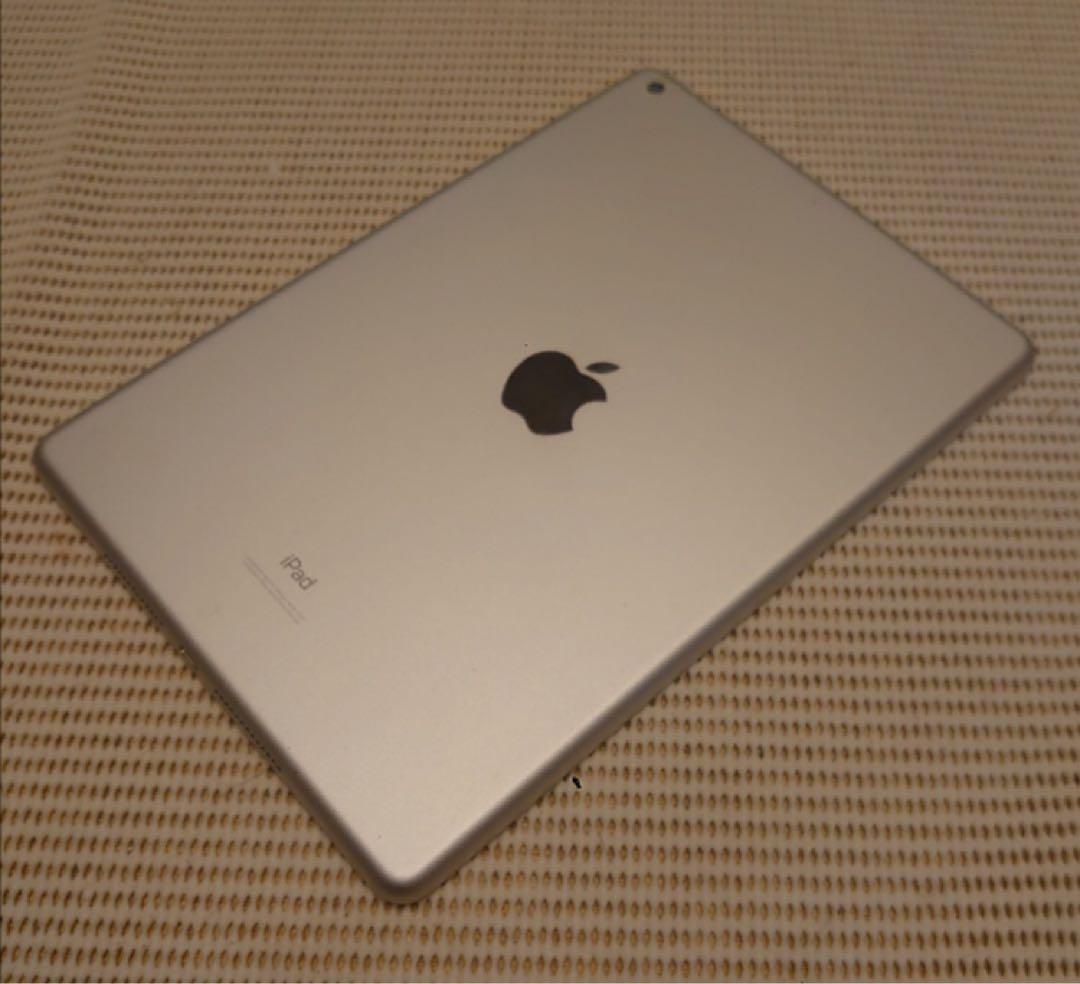 完動品iPad第8世代(A2270)本体32GBシルバー送料込NGQ1GD