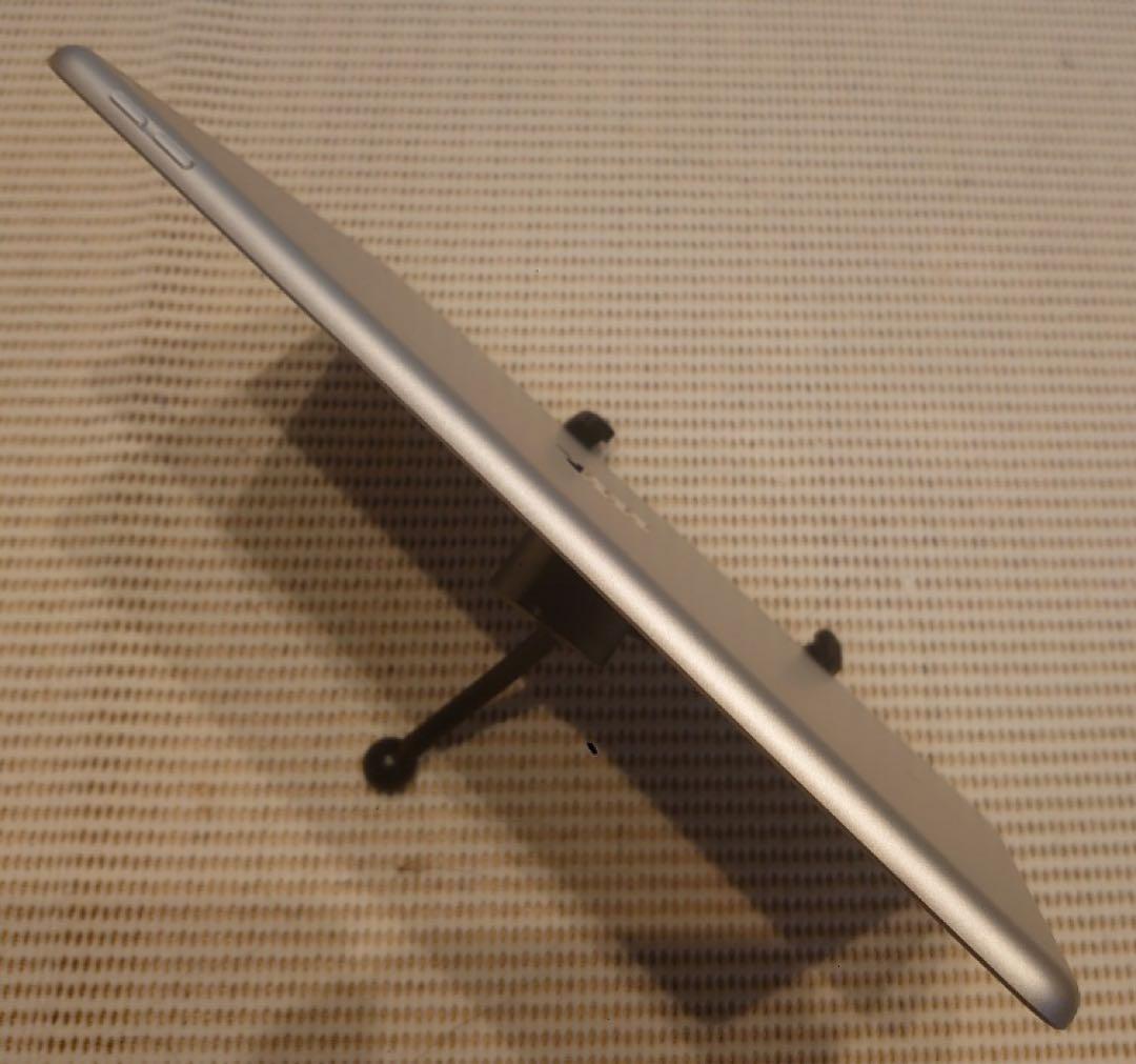 完動品iPad第8世代(A2270)本体32GBシルバー送料込NGQ1GD