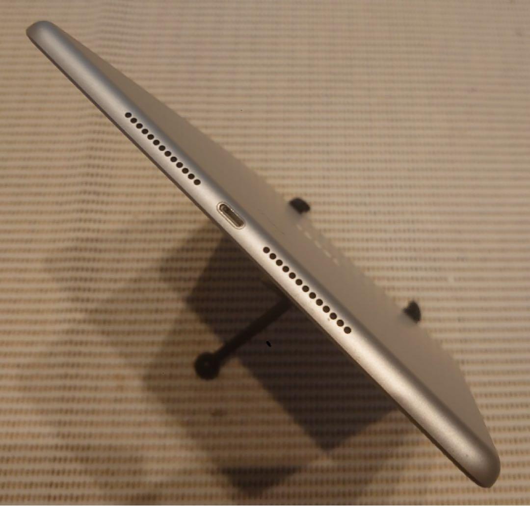 完動品iPad第8世代(A2270)本体32GBシルバー送料込NGQ1GD