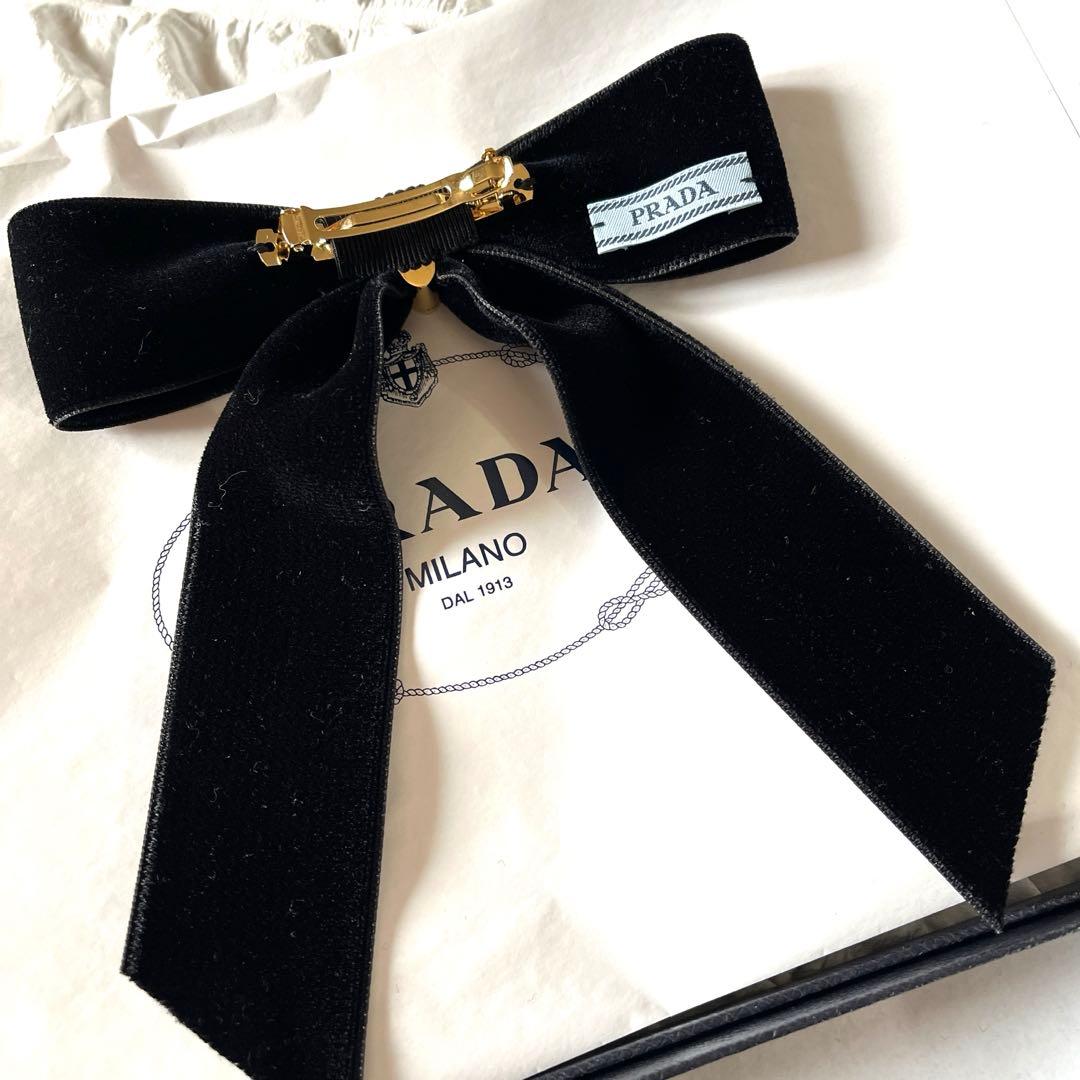 PRADAベロアヘアクリップ ブラック