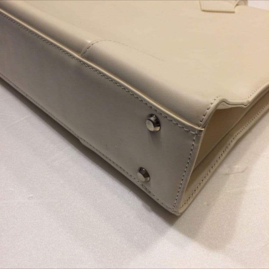 希少美品Vivian Westwood　ホワイト　 レザー　ビジネスバッグオーブ