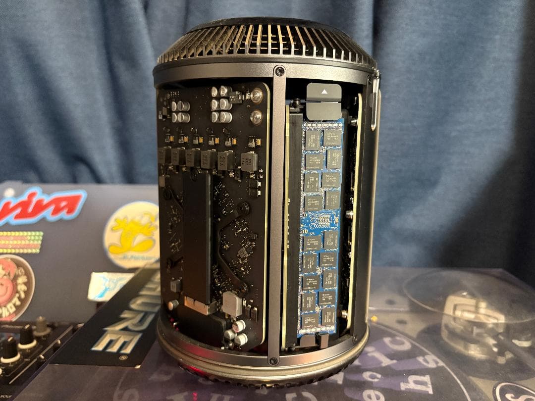 Apple Mac Pro 2013 XeonE5 12コア+64GBメモリ