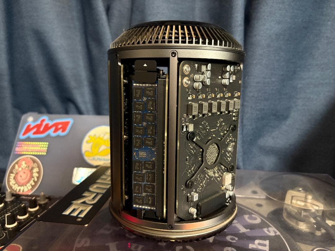 Apple Mac Pro 2013 XeonE5 12コア+64GBメモリ
