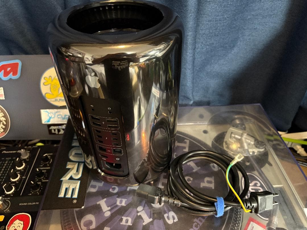 Apple Mac Pro 2013 XeonE5 12コア+64GBメモリ