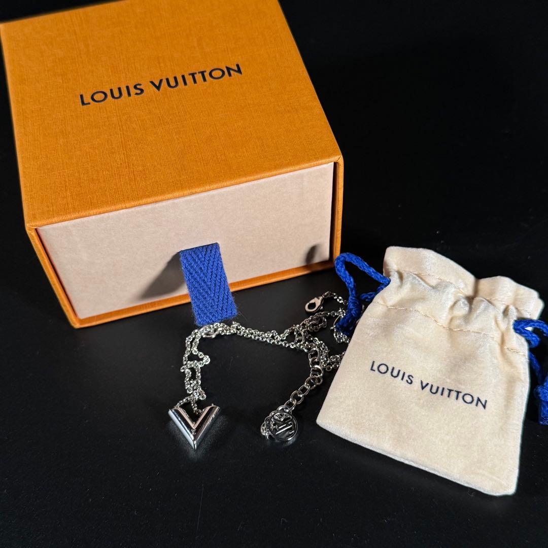 [美品] VUITTON ルイヴィトン エッセンシャルＶネックレス　シルバー
