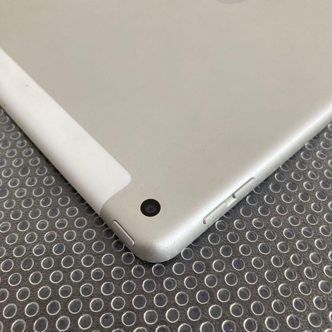 3596【早い者勝ち】電池最良好☆iPad8 第8世代 32GB SIMフリー☆