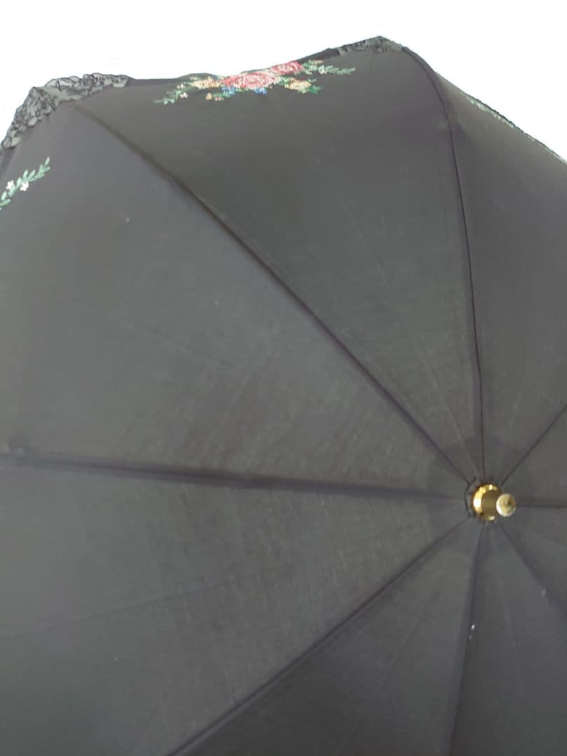 レイクアルスター 花柄刺繍の黒い傘 晴雨兼用 折り畳み傘