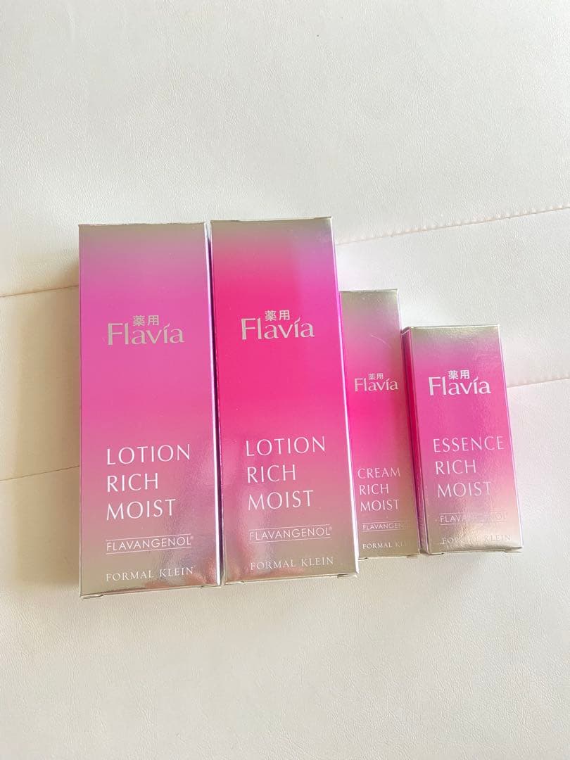フラビア4点セット ローション　クリーム　エッセンス