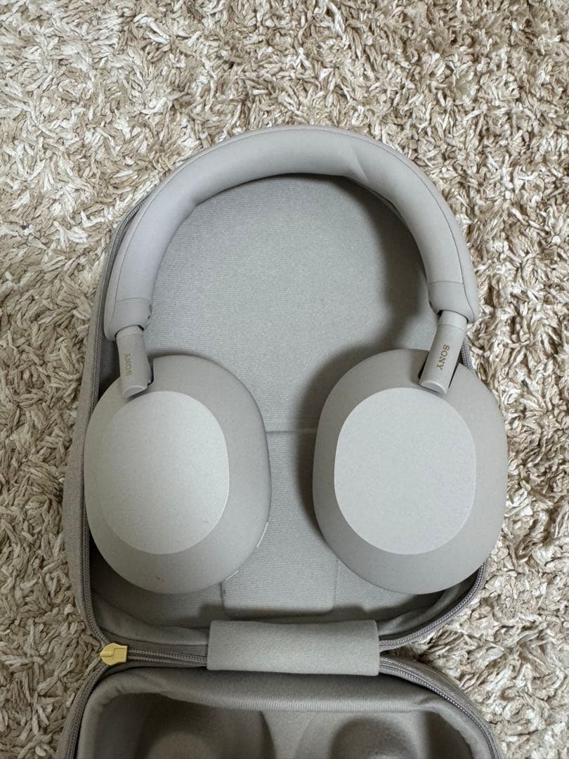 SONY WH-1000XM5ワイヤレスヘッドホン 収納ケース付き