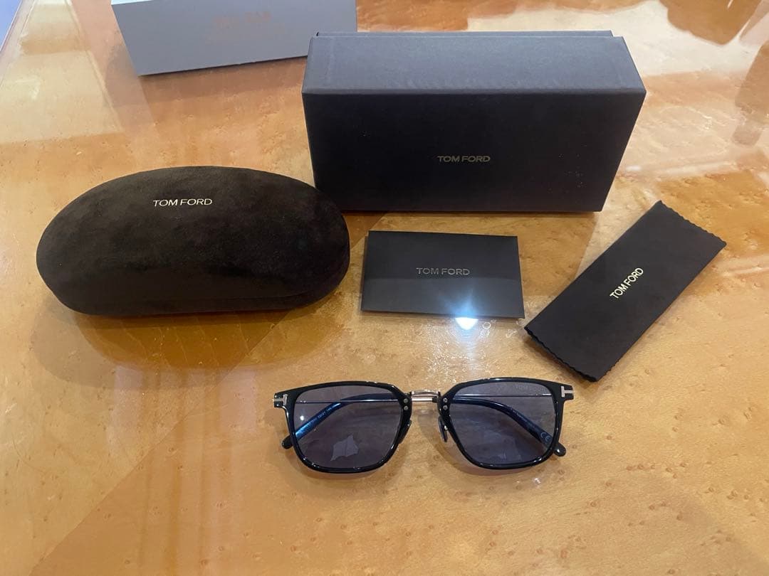 り*す様 〈新古〉トムフォード TF1042-D 01V