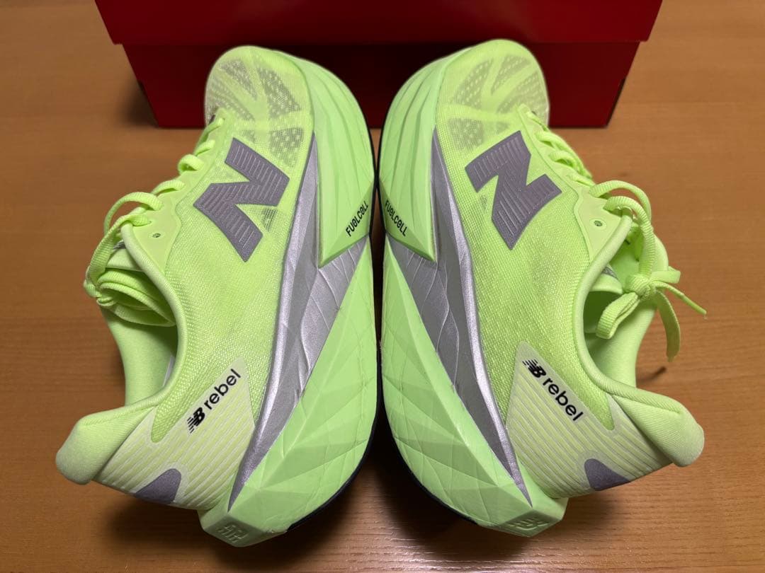 スパイク・シューズ FuelCell Rebel v5 27cm