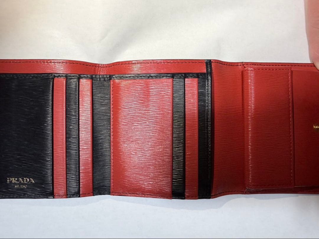 PRADA プラダ 三つ折り財布 サフィアーノ 黒×赤