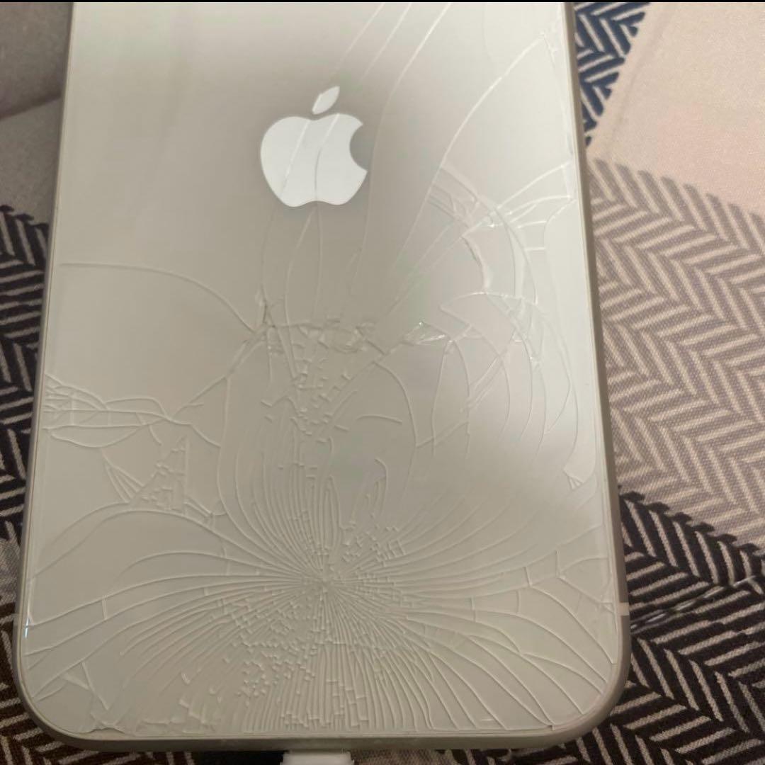 猫*様 Apple iPhone 11 ホワイト 本体 背面ひび割れあり