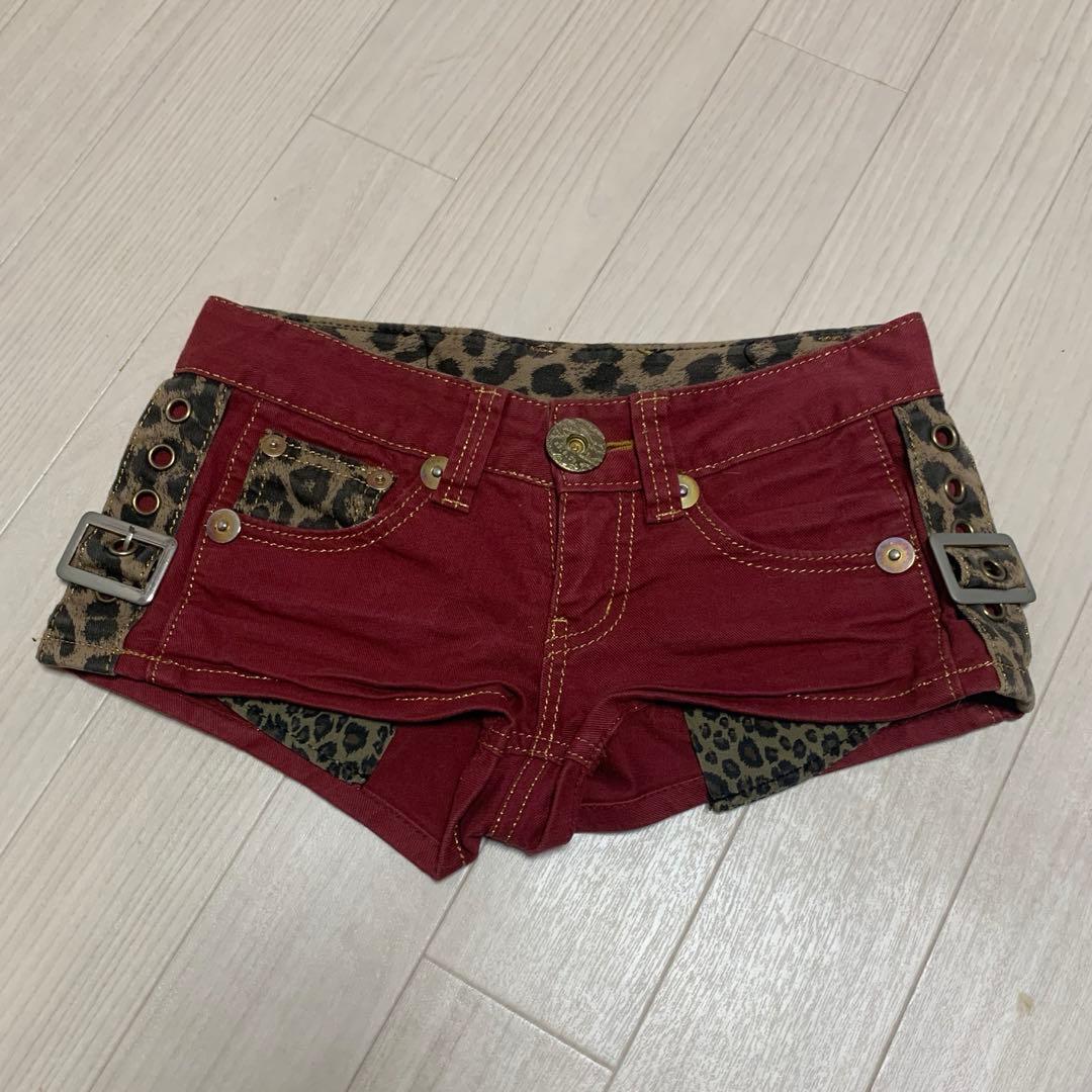 赤 ヒョウ柄裏地 ショートパンツ
