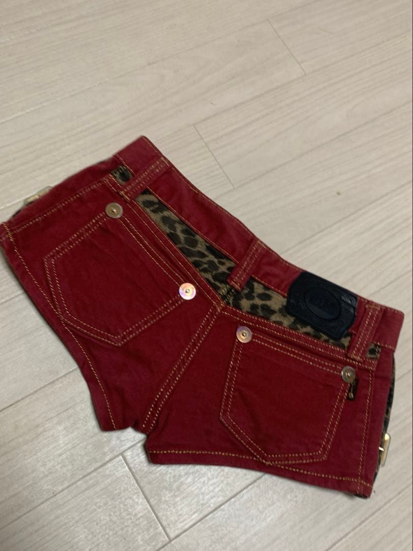 赤 ヒョウ柄裏地 ショートパンツ