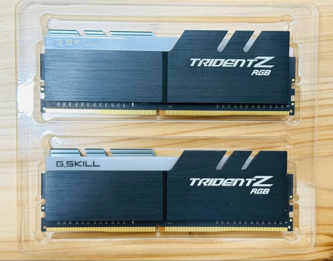 メモリー G.SKILL TRIDENT Z RGB DDR4 16GB 3200MHz
