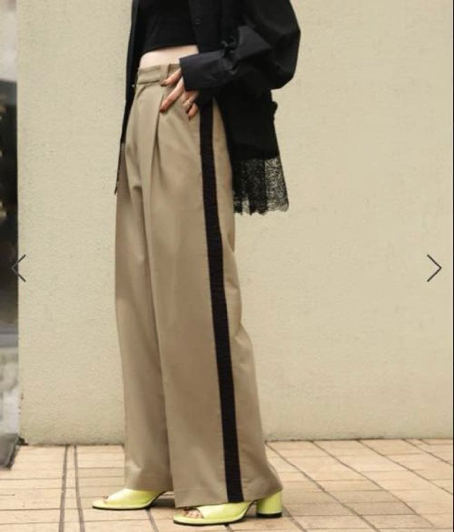 サイドシャーリングラインパンツ