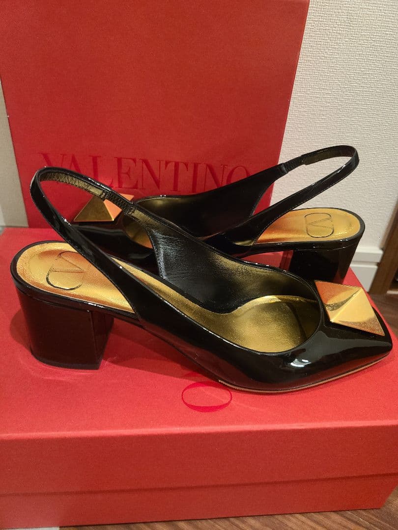 ヴァレンティノ ワンスタッズ パンプス