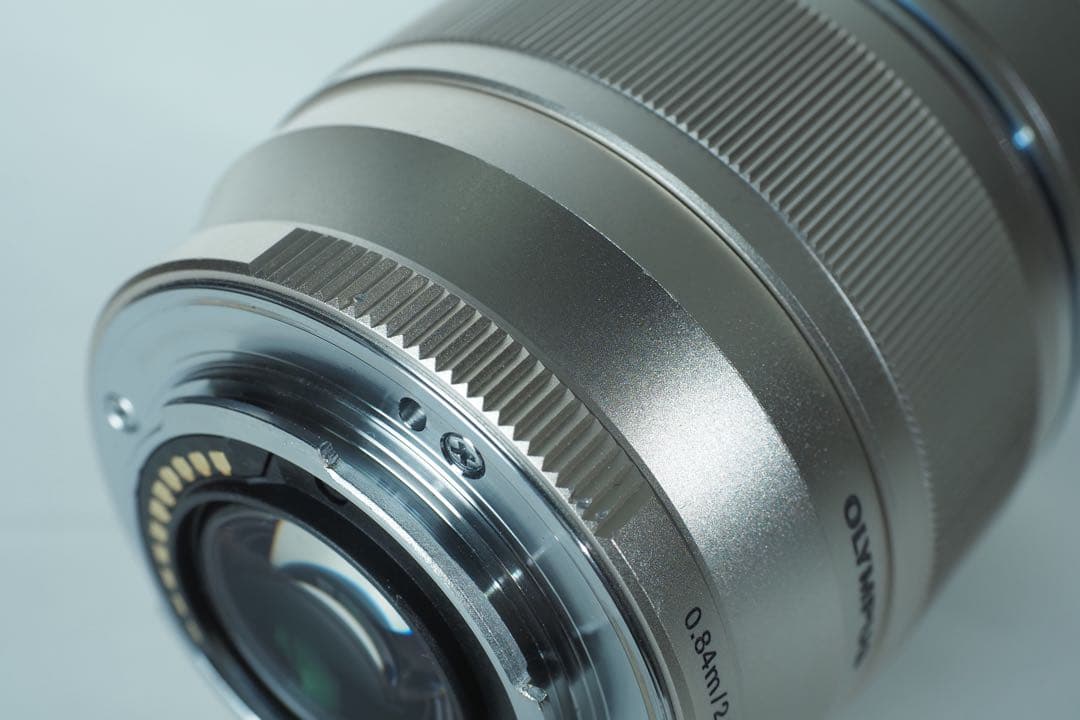 OLYMPUS M.zuiko 75mm F1.8 シルバー 社外フード 単焦点