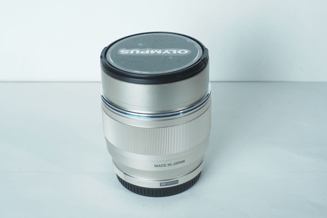OLYMPUS M.zuiko 75mm F1.8 シルバー 社外フード 単焦点