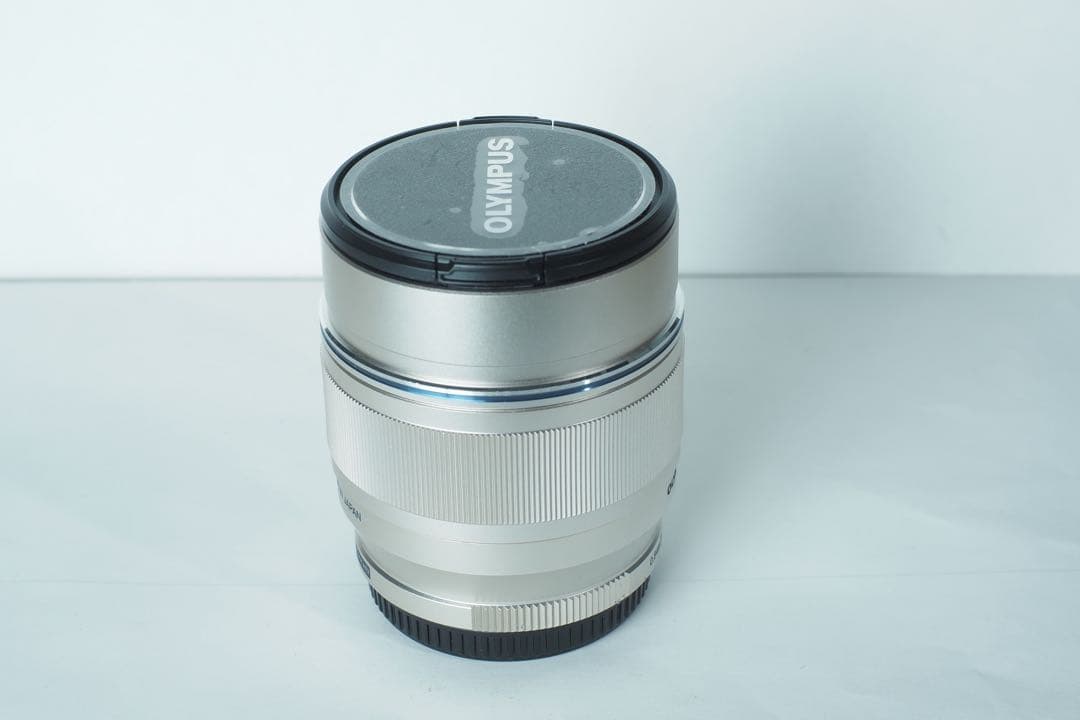 OLYMPUS M.zuiko 75mm F1.8 シルバー 社外フード 単焦点